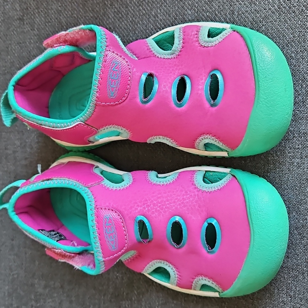 Two Pair Of Kids Water Shoes - Keen and Native - Picture 4 of 13